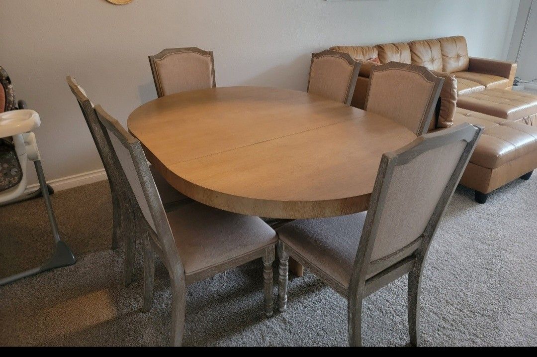 Wooden Dining Table/chairs