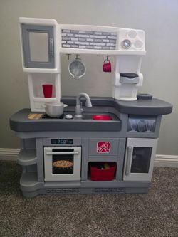 Step2 Kids Play Kitchen – Excellent Condition