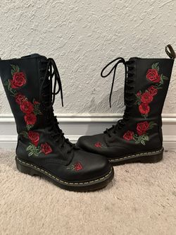 Dr Martens Tall 14 Eye Vonda Boot
