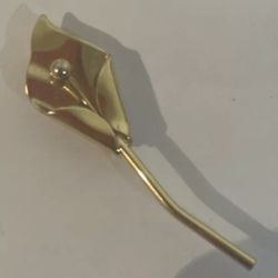 MONET-Vintage-Gold Tone Lily Flower- Monet-Signed Brooch/Pin Jewelry