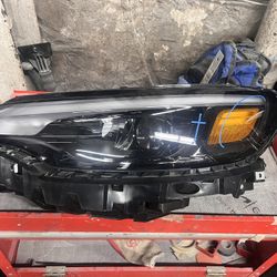 2020 Jeep Cherokee Headlight Driver Side 