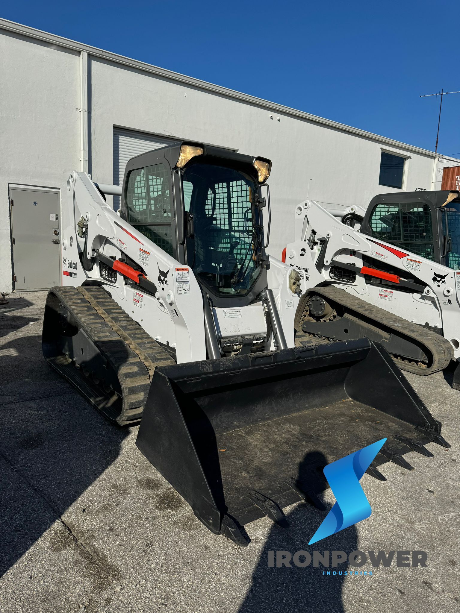 2015- BOBCAT T750 Compact track Loader - Enclosed cab A/C & Heater