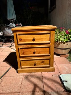 Pine Wood 3-Drawer Nightstand