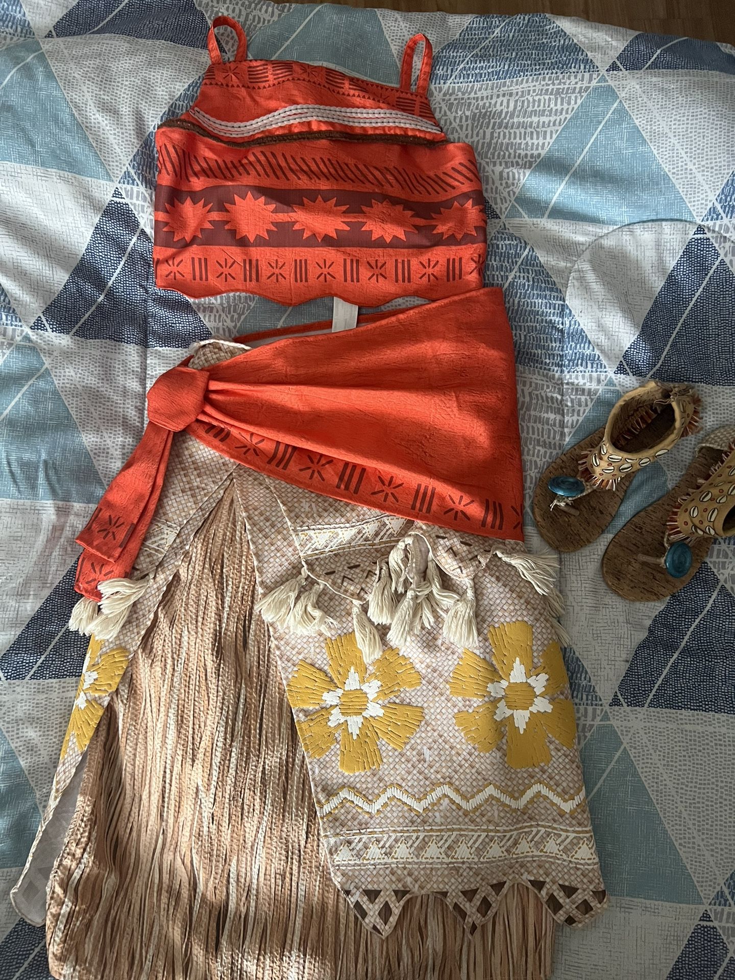 Disney Moana Costume (Size 9-10) With Shoes