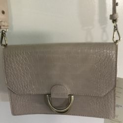 NEW, TAN CROSSBODY BAG, HAS OUTSIDE POCKET AND REMOVABLE STRAP , USE AS A CLUTCH AS WELL, BUY TODAY $20.00