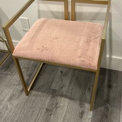Beautiful Contemporary Chair - Great For Any Room Or Space!