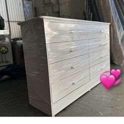 8 Drawer Dresser 