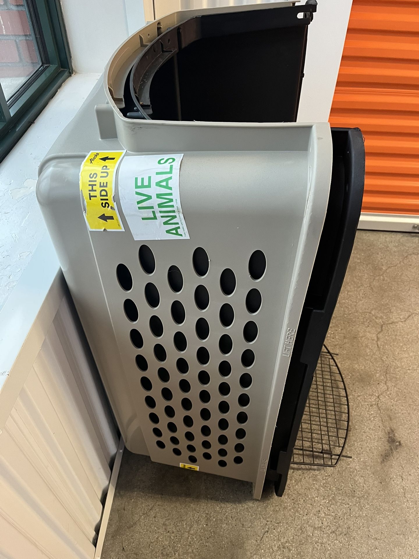 TSA Approved Large/XL Dog Carrier/Crate