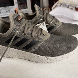 ADIDAS SIZE 9.5 WITH BOX 