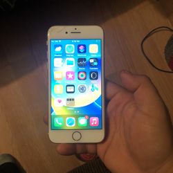 iPhone 8 (cracked Screen Still Functional)