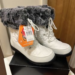 Women’s Snow Boots (9) —- (New with Tags!) 