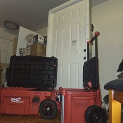 2 / New Milwaukee Packouts  Chest Milwaukee    Roller  & Milwaukee  Rollers $135