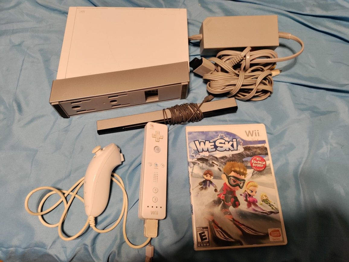 Nintendo Wii Working And Tested With Game 