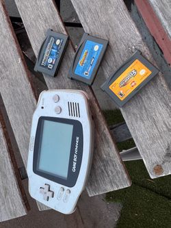 Nintendo Gameboy advance with games