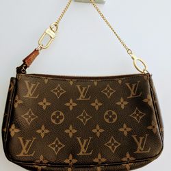 Beautiful Louis Vuitton Monogram Pochette Accessories Mint Condition Gold Chain Strap