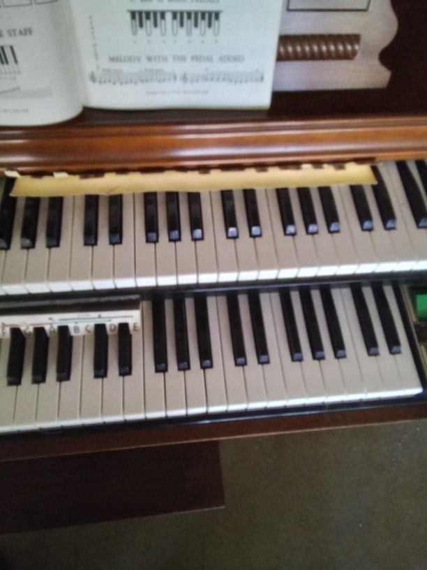 Electric Piano Oregon W/ Tape Player