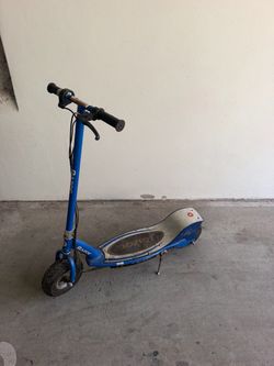 Used Razor Scooter asking for $25 pick up in Elizabeth Nj,Don’t come withcharger and Tires needs air