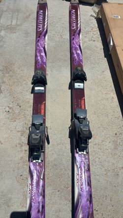 snow skiis