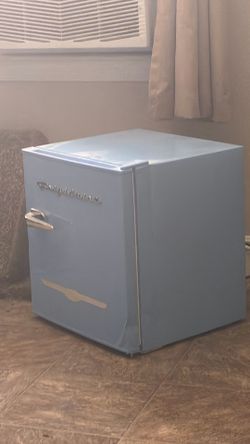 Little mini fridge