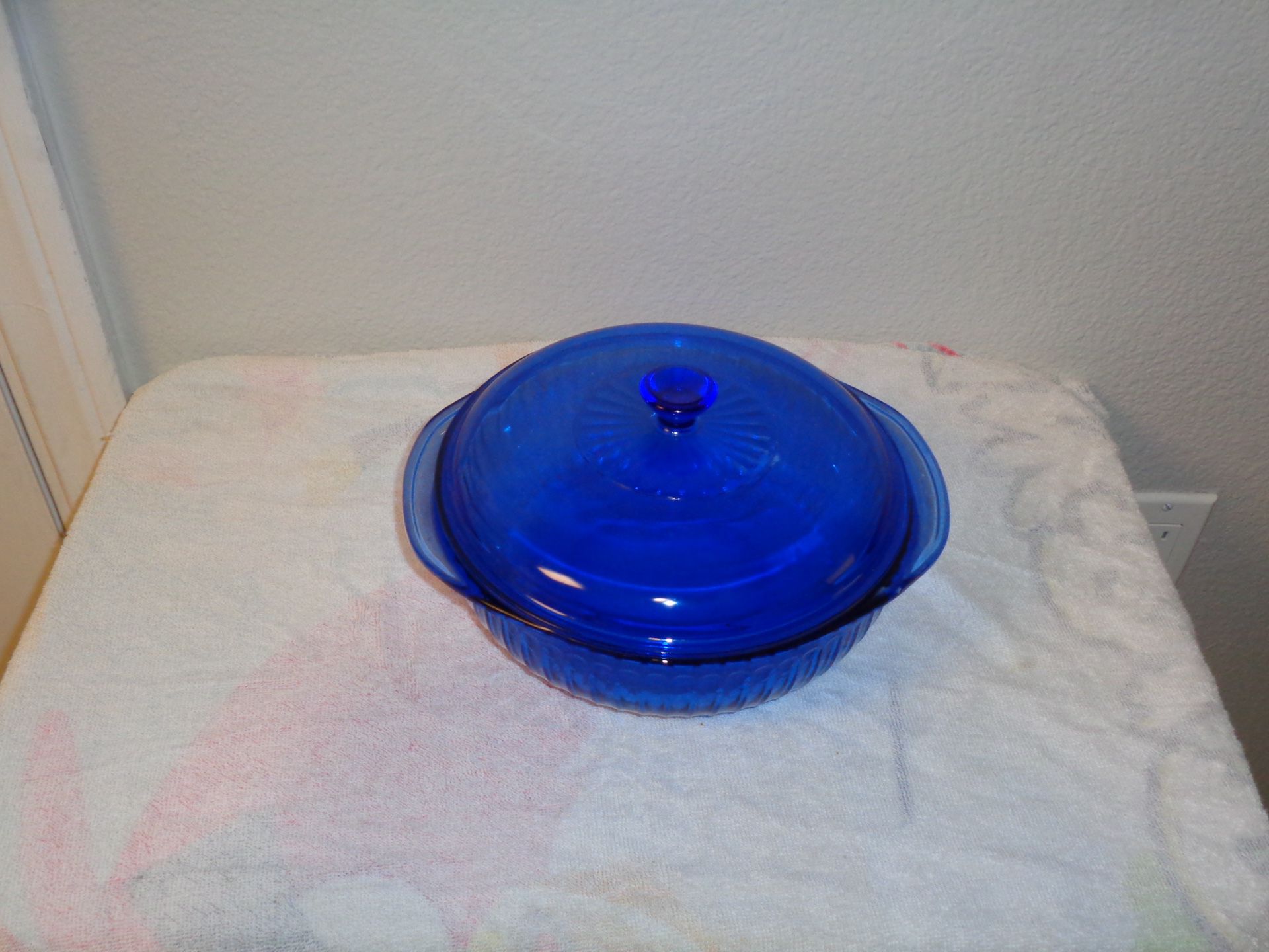Vintage Pyrex Cobalt Blue 2 QT Dish with Lid