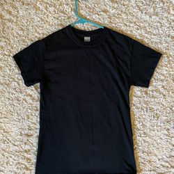Semi New Gildan Black Men’s T-Shirt Size Small