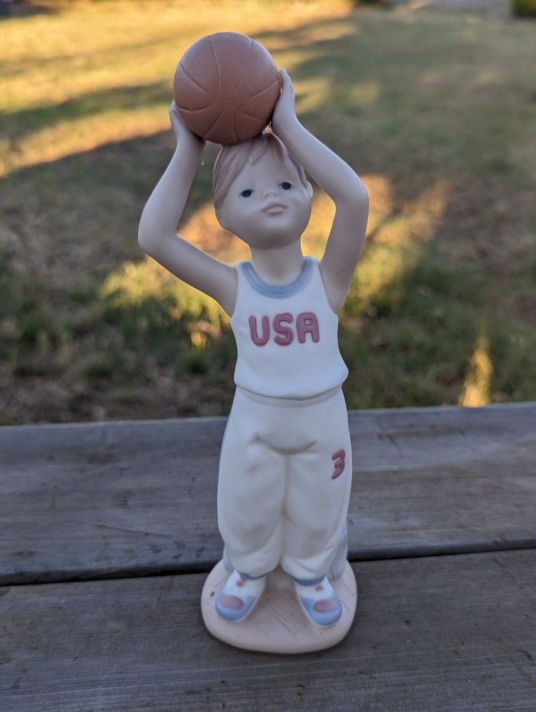 1992 LLADRO DAISA Golden Memories Basketball Figurine "Game Winner" USA Jersey #3