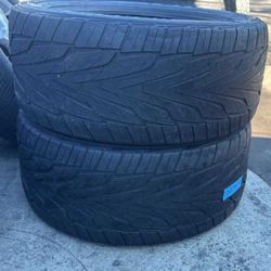 305 45 22 Toyo Set of 2 Used Like New Condition