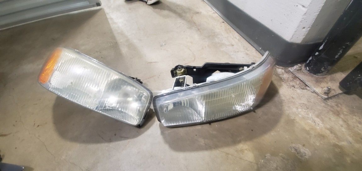 2000-2006 GMC Yukon Pair of Headlights