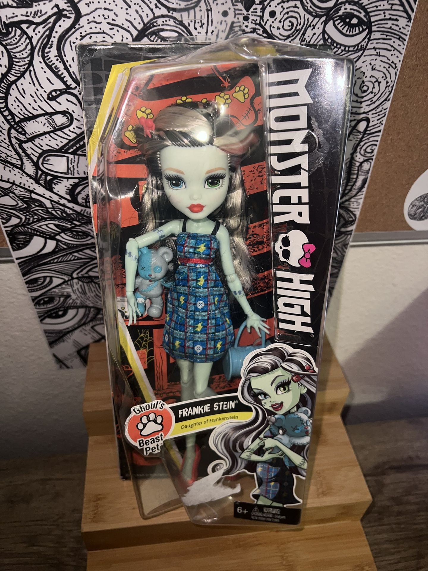 Monster High Dolls - Ghoul's Beast Pet - Frankie Stein 2015