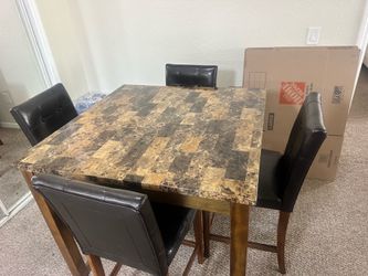 Mesa de 4 sillas