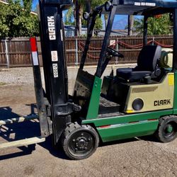 Clark Forklift (Read listing)