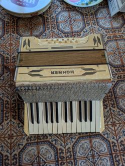 Vintage 1930s Hohner Accordion – Made in Germany – 25 Key / 12 Bass