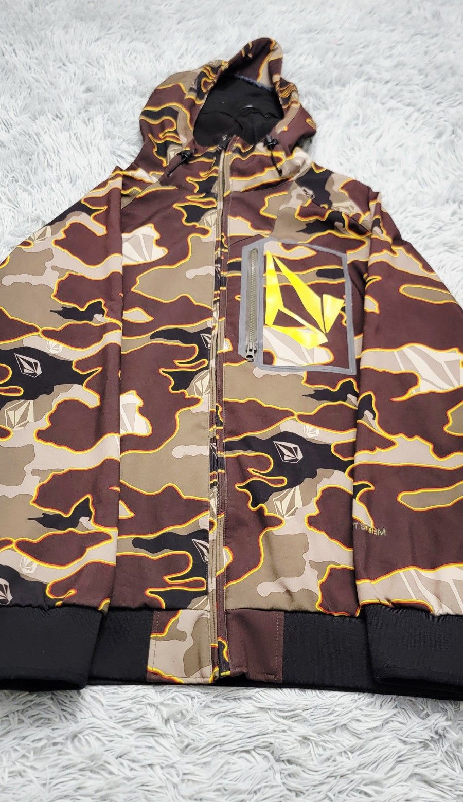 Size Large Volcom Atlantic Storm GT Camo Waterproof Snowboard Jacket.