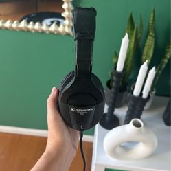Sennheiser HD 280 Pro headphones 