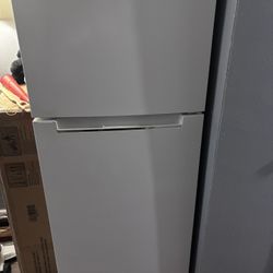 Medium Size Magic Chef  Refrigerator 