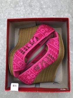 American eagle pink wedges size 6.5