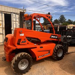 SkyTrak 3013 Tele-handler