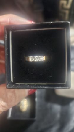 Three diamond one carat total weight4n k