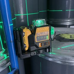 DEWALT 12V MAX Laser Level, Green Line Laser, 3-Way, 360 Degree Professional Laser, Cordless/Rechargeable (DW089LG)