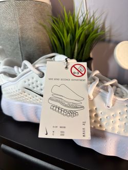 Nike MIND 002 white / silver Size 12