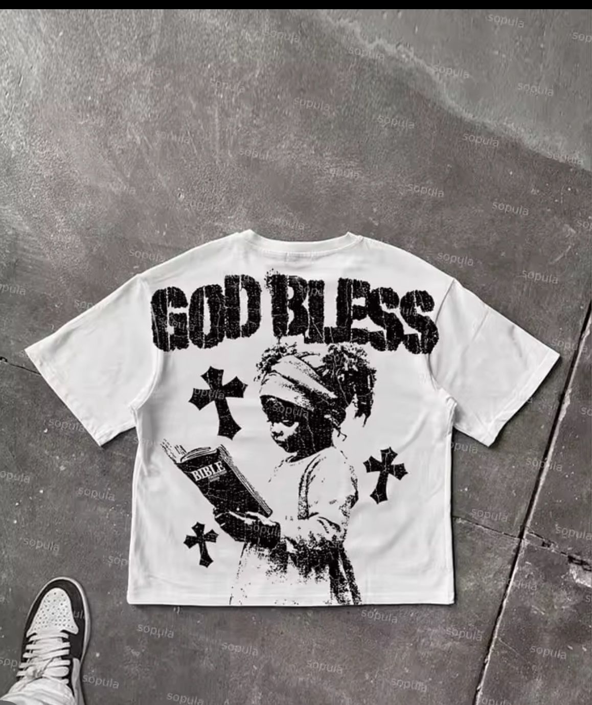 Graphic tee