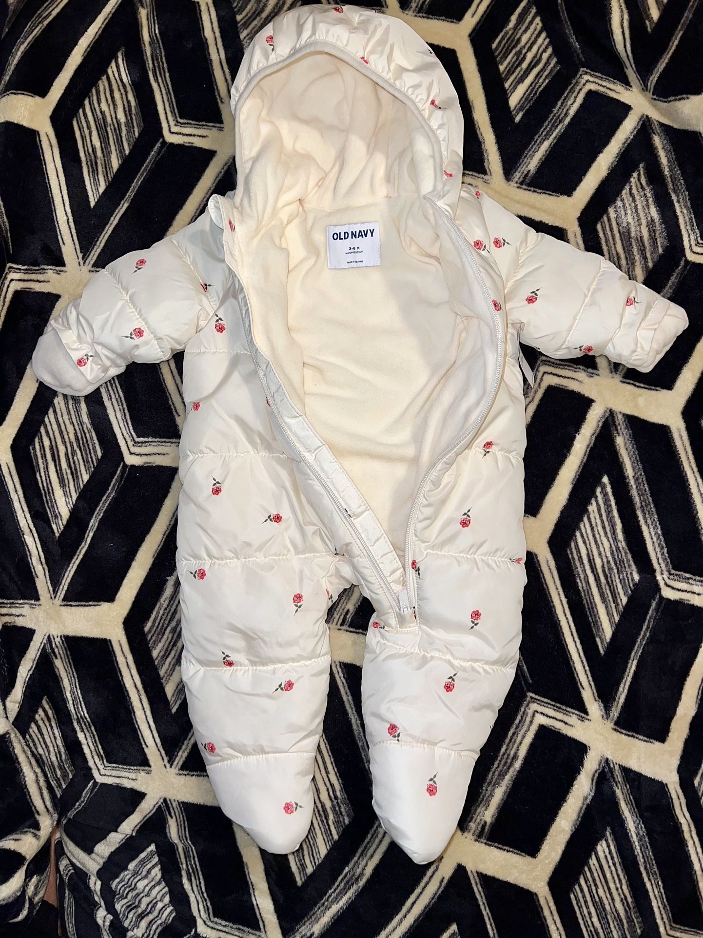 New Unisex FrostFree Hooded Snowsuit for Baby Size 36 M for Sale in