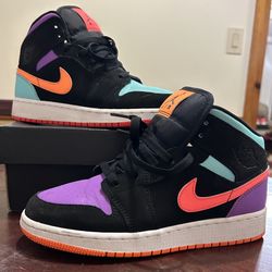Jordan’s 1 Mid GS size 5y