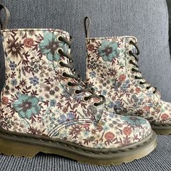 Dr. Martens 1460 Wanderlust RARE! size 6