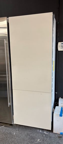 Blomberg 30” Bottom Freezer Panel Ready Refrigerator