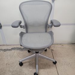 Rare Platinum Silver Herman Miller Aeron Size B Computer Desk Office Chair