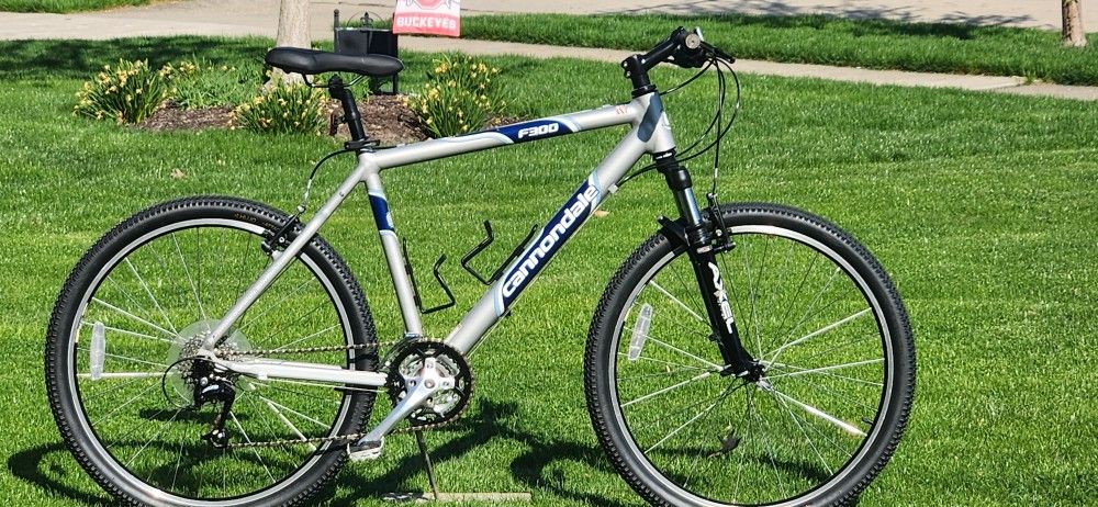 Cannondale f300 フレーム CANNONDALE F300 - LARGE FRAME BIKE - DEORE COMPONENTS for