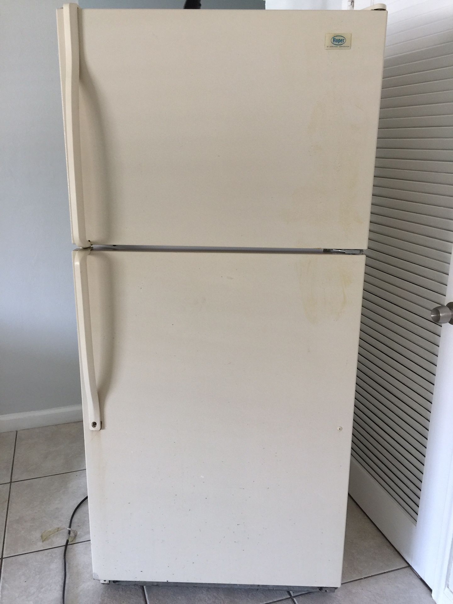 Whirlpool 30 inch refrigerator almond color