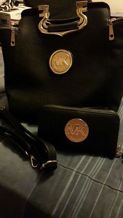 DESIGNER SHOULDER BAG WITH MATCHING WALLET