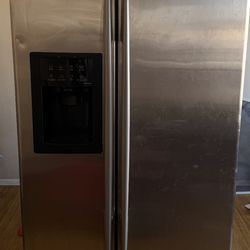 Double door refrigerator